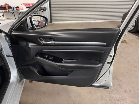 Used 2023 Nissan Altima 2.5 SV image 13