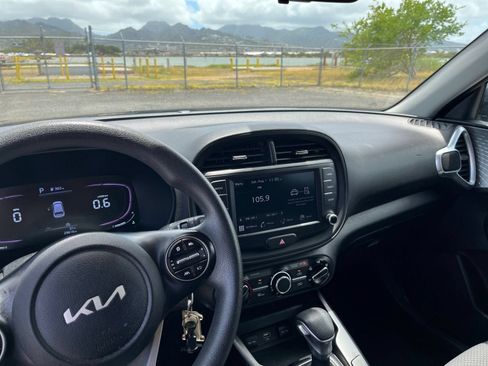 Used 2025 Kia Soul LX w/ LX Technology Package FWD image 28