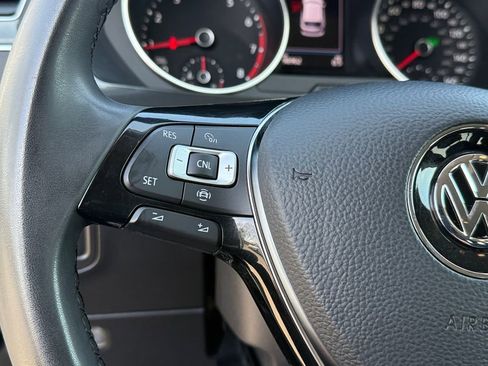 Used 2020 Volkswagen Tiguan SE image 15