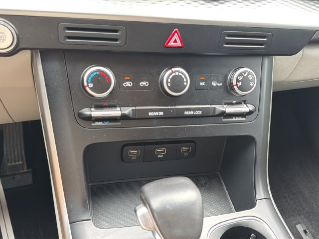 Used 2024 Kia Carnival LX FWD image 20