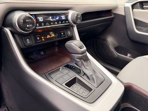 Used 2024 Toyota RAV4 Limited image 18