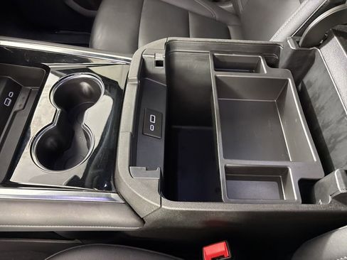 Used 2025 Chevrolet Suburban Z71 image 40