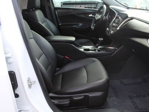 Used 2019 Chevrolet Malibu Hybrid w/ Leather Package FWD image 23