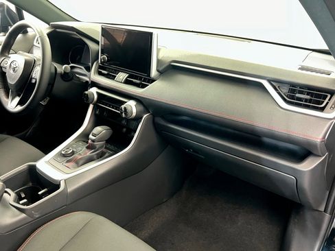 Used 2025 Toyota RAV4 SE image 23