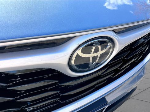 Used 2023 Toyota Highlander XLE AWD/4WD image 29