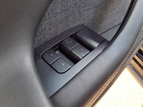 Used 2022 Tesla Model X Plaid image 17