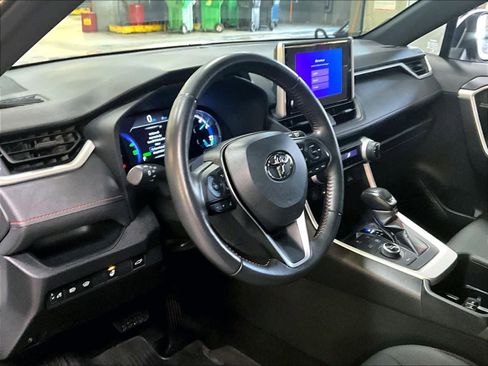Used 2023 Toyota RAV4 SE image 8