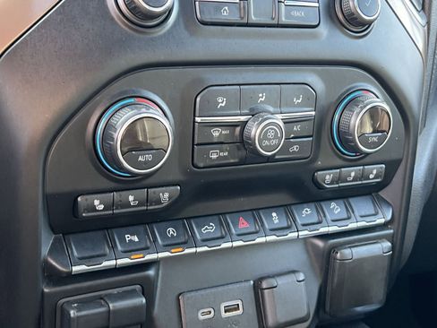 Used 2019 Chevrolet Silverado 1500 High Country w/ Z71 Off-Road Package image 21