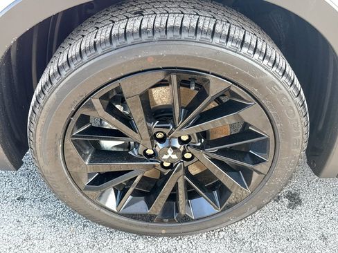 New 2025 Mitsubishi Outlander SEL Black Edition image 10