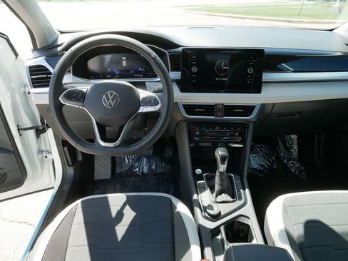 New 2026 Volkswagen Taos SE AWD/4WD image 9
