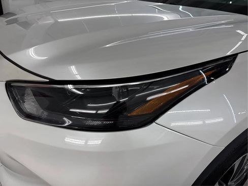 Used 2022 Toyota Highlander XLE AWD/4WD image 32