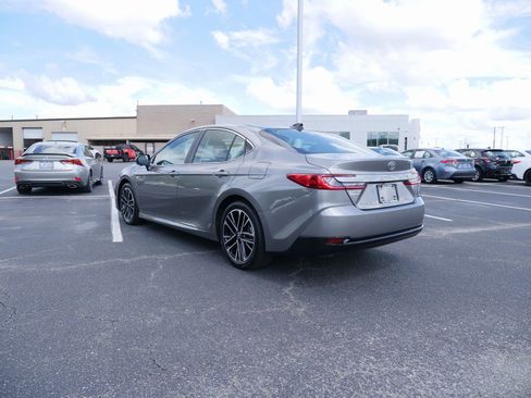 Used 2025 Toyota Camry XLE image 6