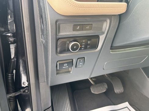 Used 2024 Ford Expedition Max Limited image 19