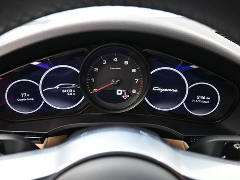 Used 2023 Porsche Cayenne Platinum Edition image 20