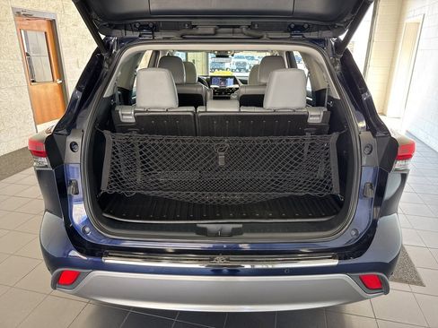 Used 2022 Toyota Highlander Platinum image 10