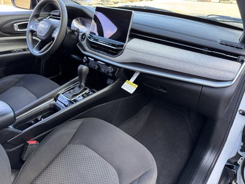 Used 2024 Jeep Compass Sport image 14