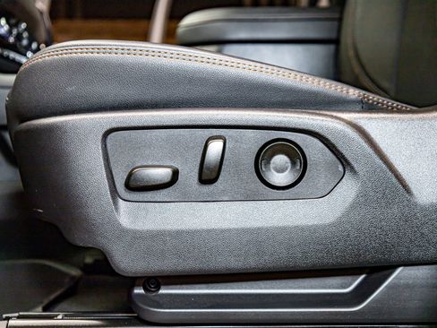 Used 2025 GMC Sierra 2500 AT4 image 25