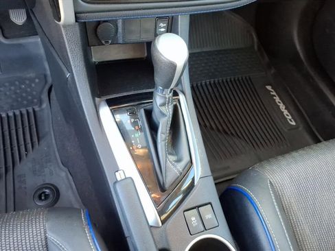 Used 2019 Toyota Corolla SE w/ SE Premium Package image 32