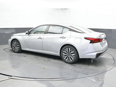 Used 2023 Nissan Altima 2.5 SV FWD image 8