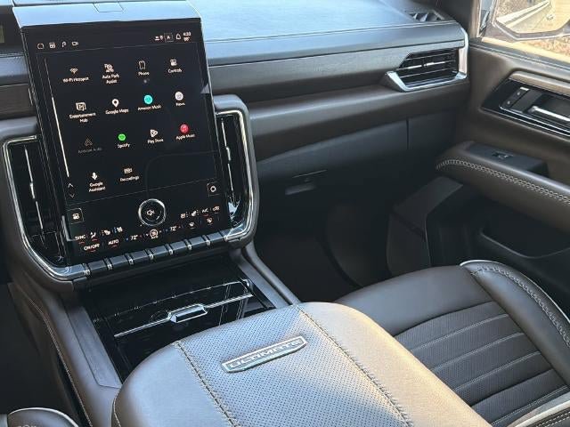 Used 2025 GMC Yukon Denali Ultimate AWD/4WD image 30