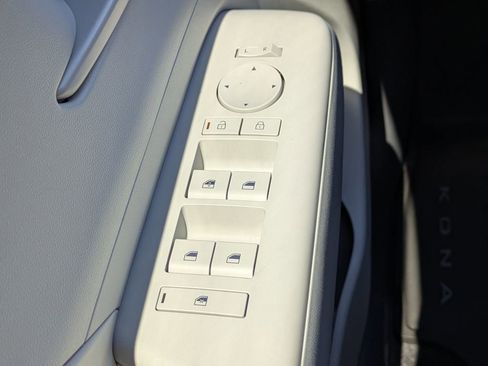 Certified 2025 Hyundai Kona SE FWD image 24