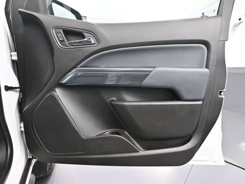 Used 2018 Chevrolet Colorado Z71 AWD/4WD image 38