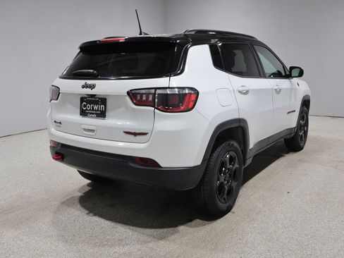 Used 2023 Jeep Compass Trailhawk w/ Trailhawk Convenience Group AWD/4WD image 3