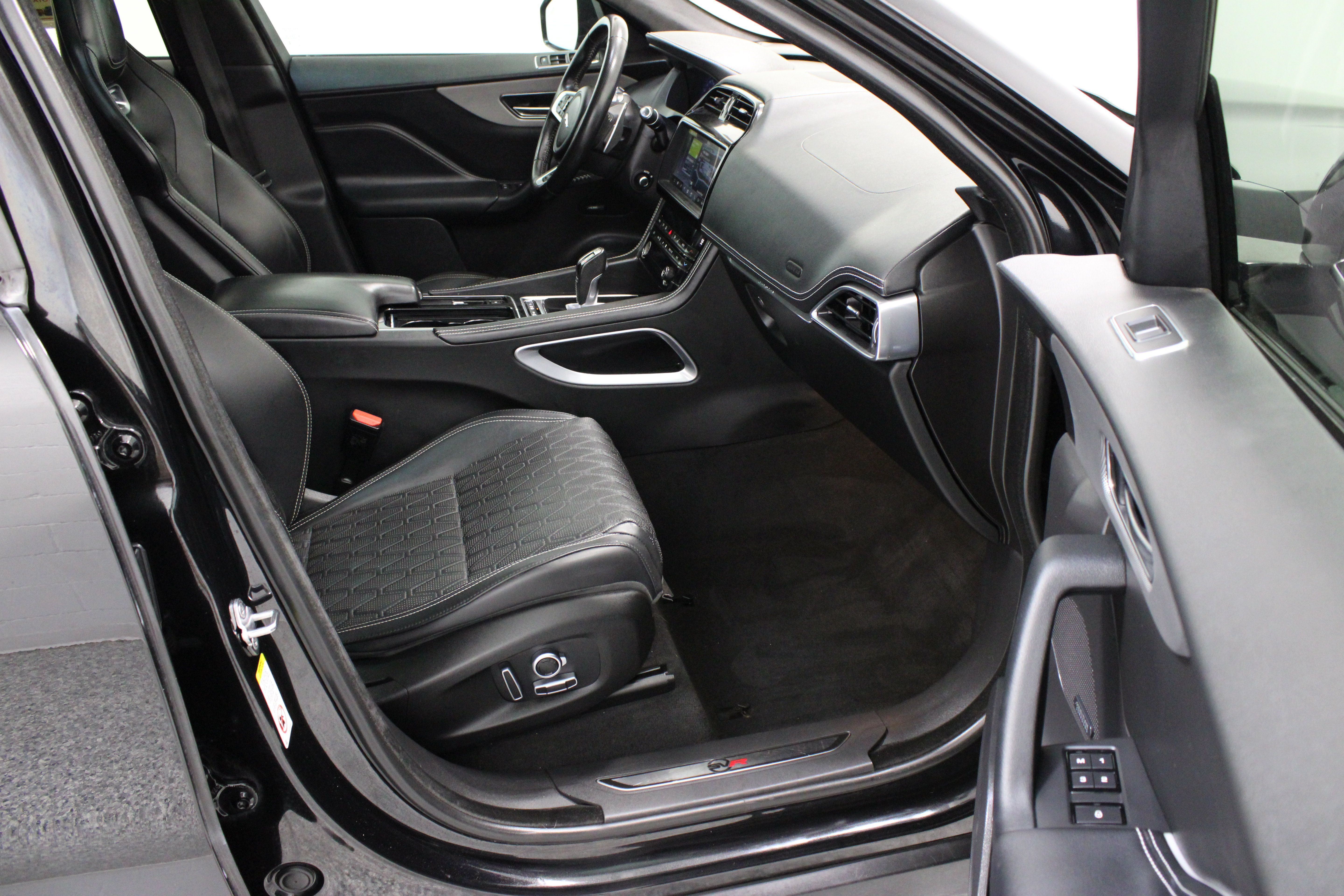 Used 2020 Jaguar F-PACE SVR AWD/4WD image 40