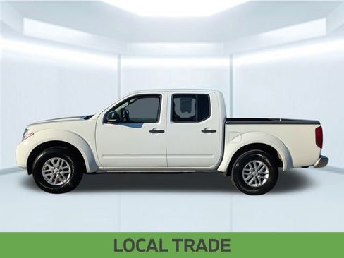 Used 2019 Nissan Frontier SV image 2