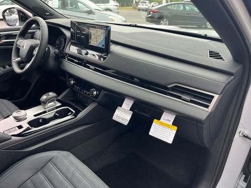 New 2026 Mitsubishi Outlander LE FWD image 33