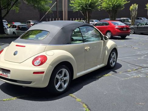 Used 2010 Volkswagen Beetle Convertible FWD image 4