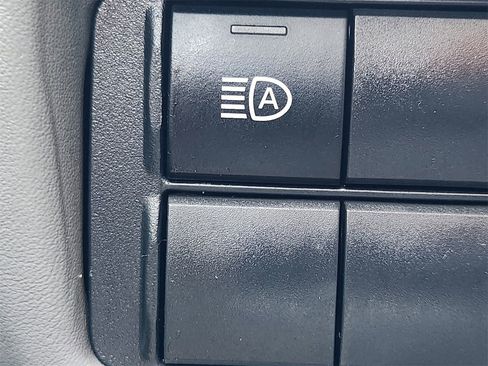 Used 2020 Toyota Highlander L image 21