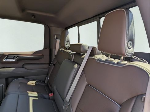 New 2026 GMC Sierra 1500 Denali w/ Denali Reserve Package image 15