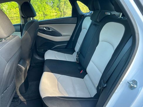 Used 2018 Hyundai Elantra GT image 13