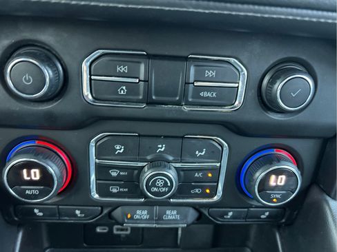 Used 2021 Chevrolet Tahoe LT w/ LT Signature Package RWD image 31
