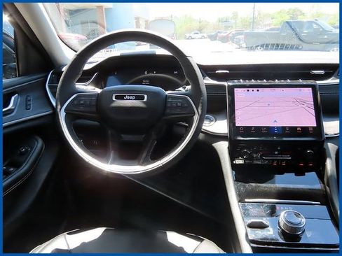 Used 2023 Jeep Grand Cherokee L Limited AWD/4WD image 12