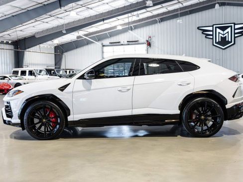 Used 2022 Lamborghini Urus AWD/4WD image 3