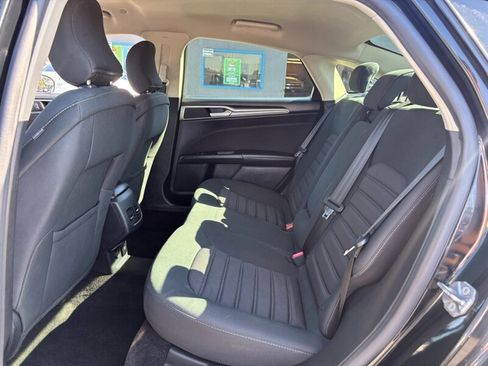 Used 2018 Ford Fusion SE FWD image 11