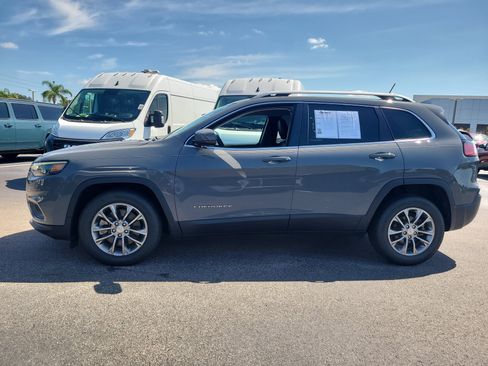 Used 2021 Jeep Cherokee Latitude Plus w/ Mopar Interior Package FWD image 7