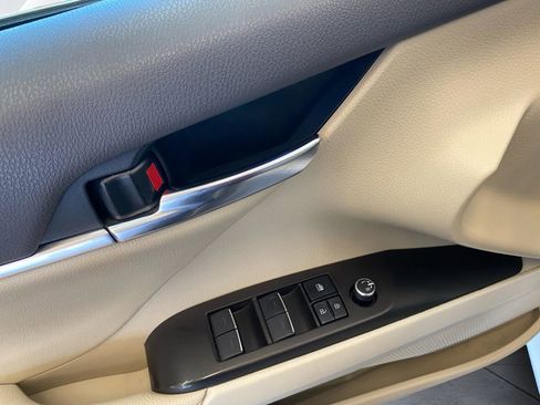 Used 2022 Toyota Camry XLE image 13