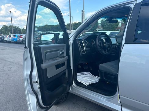 Used 2018 RAM 1500 Classic SLT RWD image 14