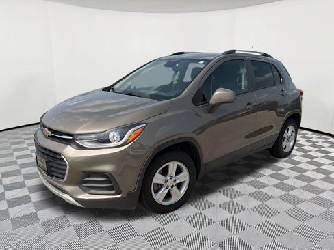 Used 2021 Chevrolet Trax LT FWD image 1