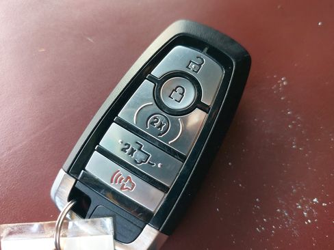 Used 2022 Ford F250 Platinum w/ FX4 Off-Road Package image 36