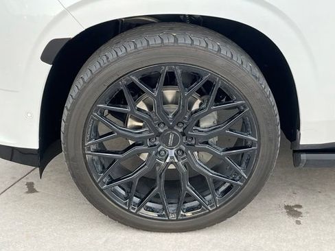 Used 2024 Cadillac Escalade ESV Sport Platinum w/ LPO, ONYX Package AWD/4WD image 4