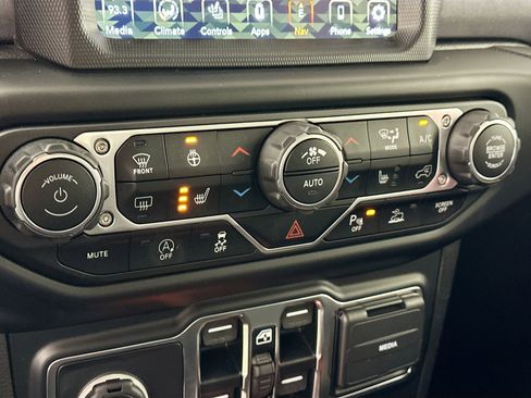 Certified 2022 Jeep Gladiator Mojave w/ LED Lighting Group AWD/4WD image 20