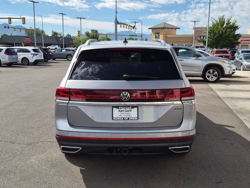 Used 2024 Volkswagen Atlas SEL AWD/4WD image 7