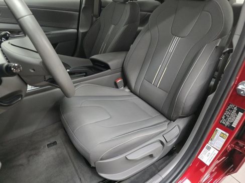 Used 2025 Hyundai Elantra Sport image 26