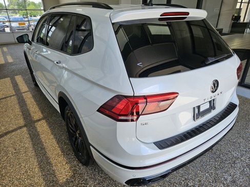 Used 2022 Volkswagen Tiguan SE R-Line AWD/4WD image 4