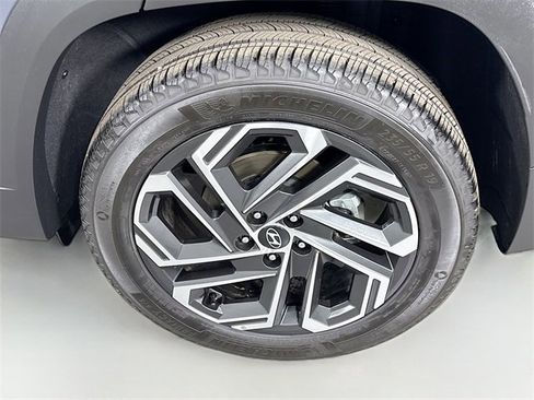 Used 2025 Hyundai Tucson Limited image 32