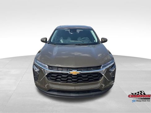 Used 2024 Chevrolet Trax LS w/ LS Convenience Package FWD image 9